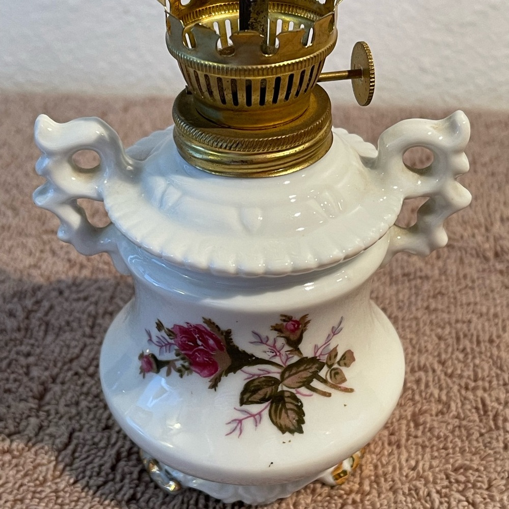 Vintage Small Porcelain Oil Lamp with a Floral Design - Picture 6 of 11